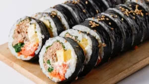 골목상권에서 사라진 ‘김밥’이 편의점·식품 업계의 ‘전략 상품’이 된 까닭은?