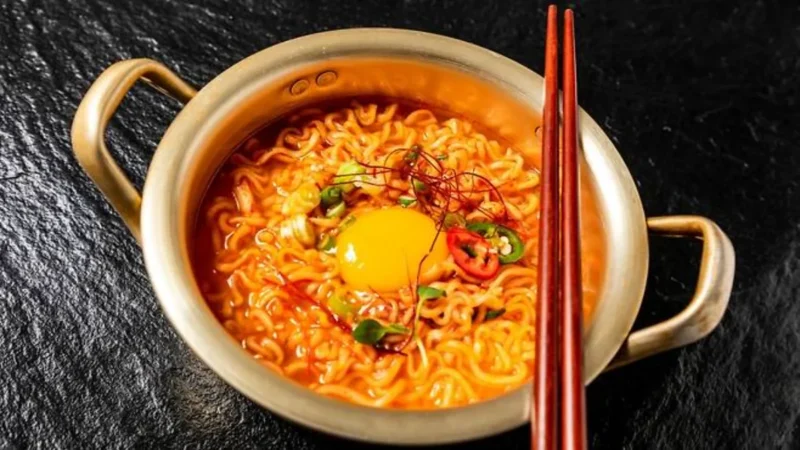 라면은 양은 냄비? WHO도 경고한 알루미늄…쫄깃한 면발에 숨은 팩트 [라이프